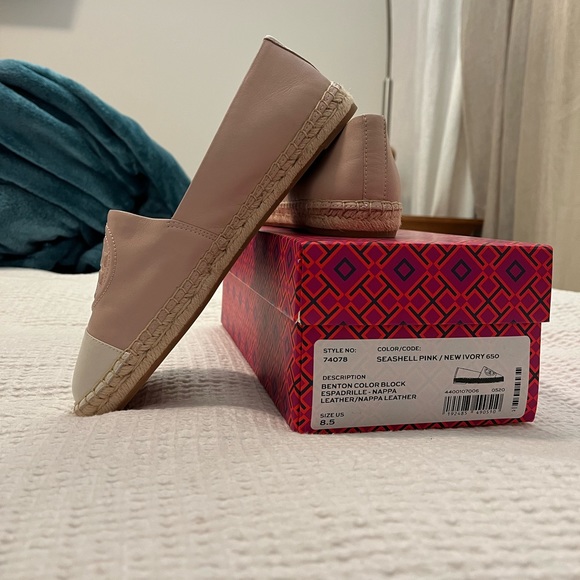 Brand new Tory Burch shoes, Size 8.5, Seashell Pink sandal - Picture 9 of 9